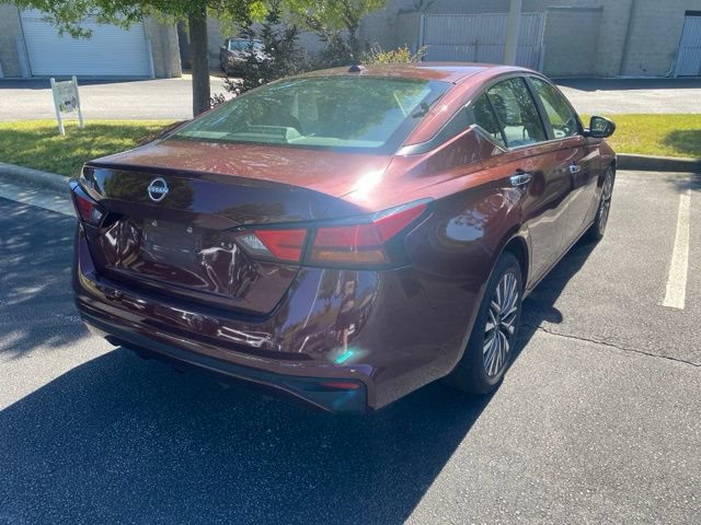 Used 2025 Nissan Altima 2.5 SV FWD image 11