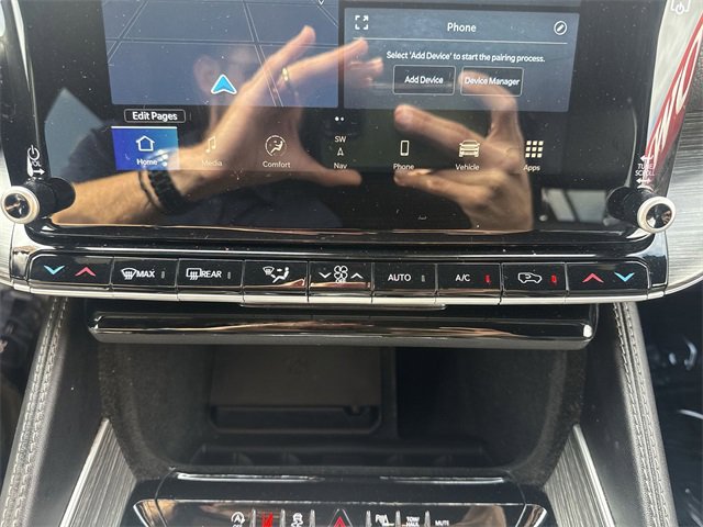 Used 2023 Jeep Wagoneer L Series III w/ Preferred Equipment Group image 19