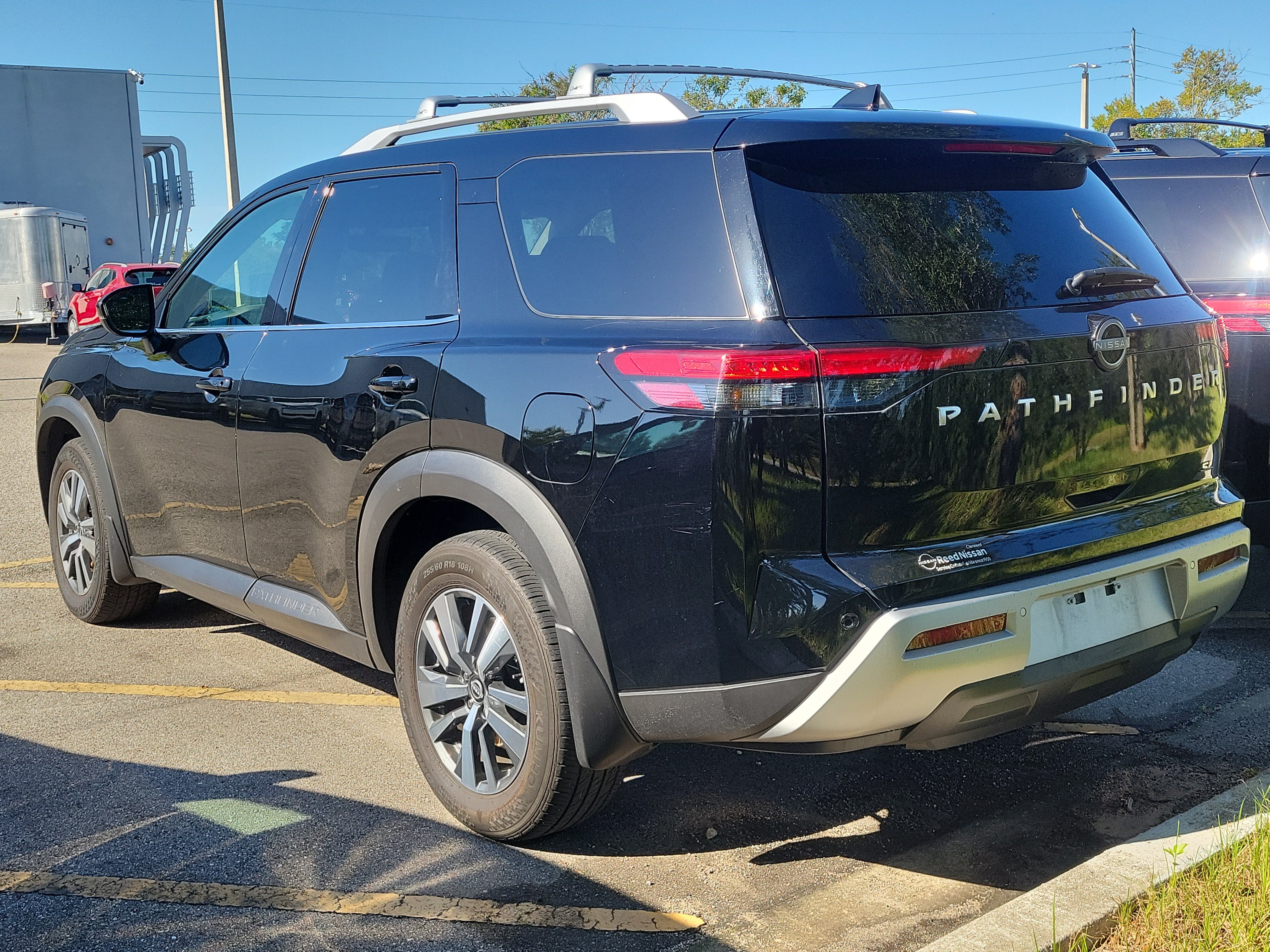 Certified 2025 Nissan Pathfinder SL FWD image 4