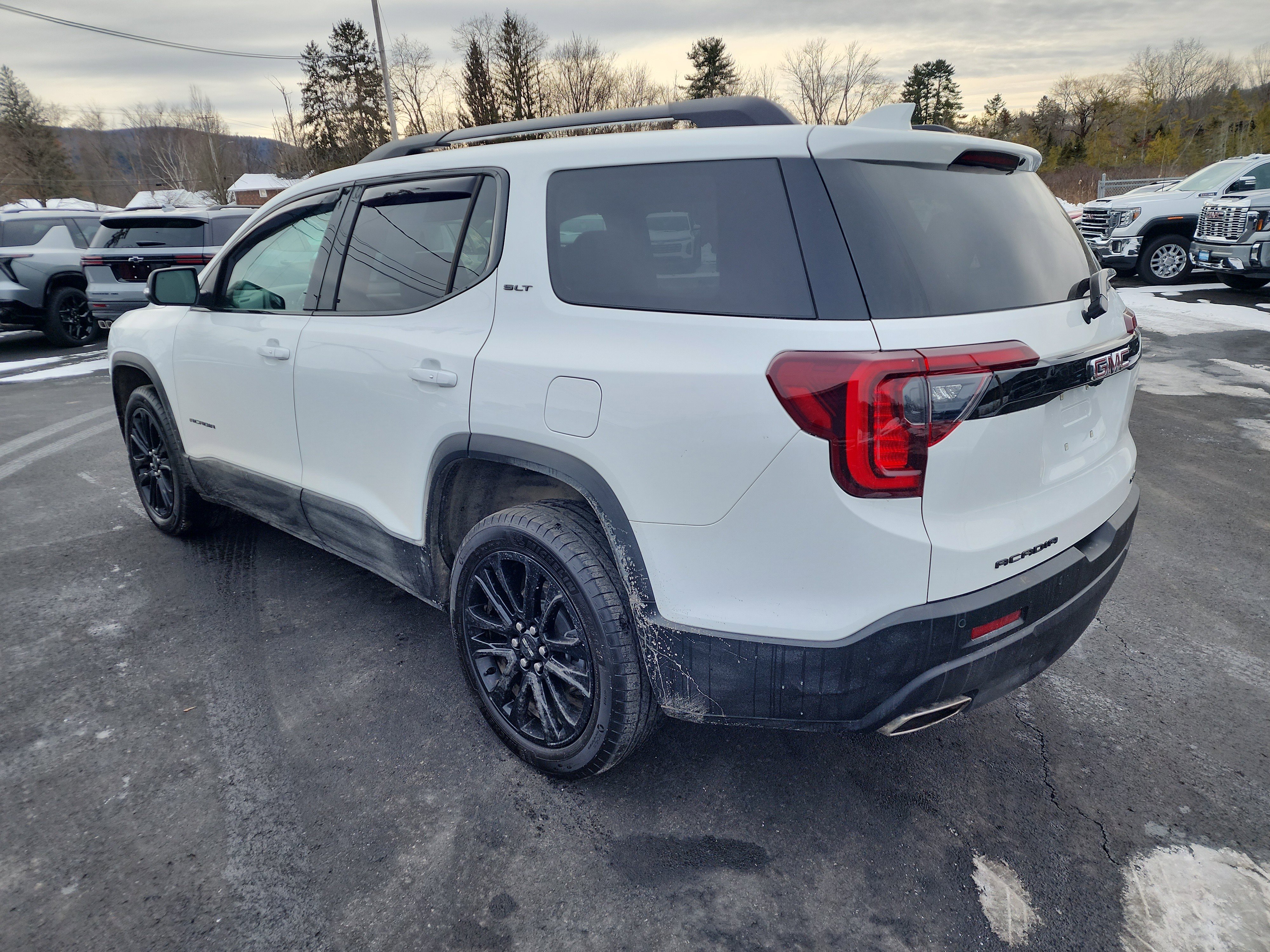 Certified 2022 GMC Acadia SLT w/ Elevation Edition image 6