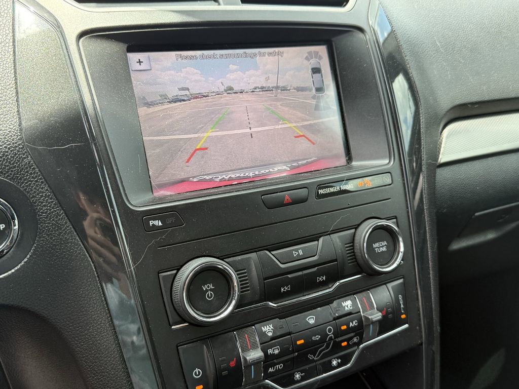 Used 2019 Ford Explorer XLT w/ Equipment Group 202A FWD image 21