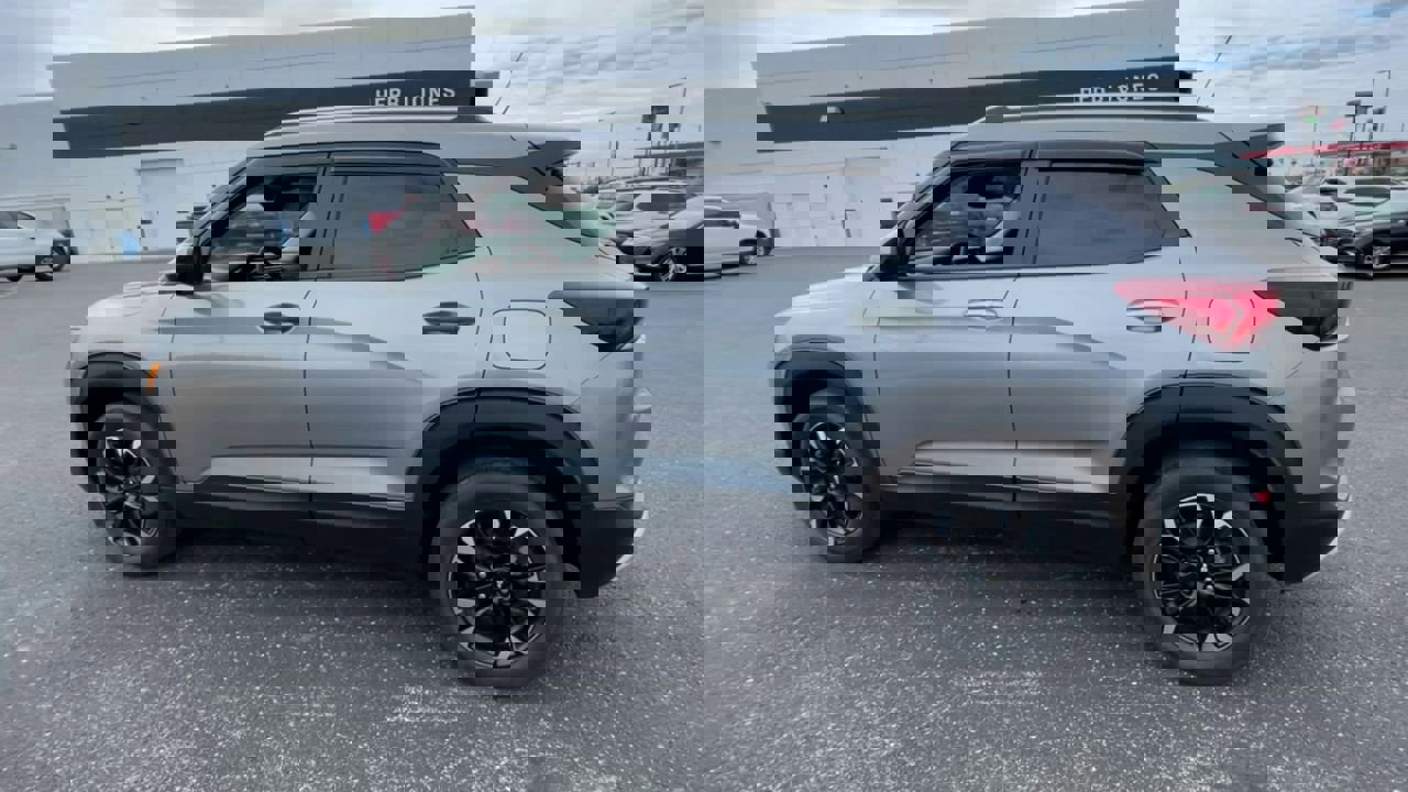 Used 2023 Chevrolet TrailBlazer LT image 3