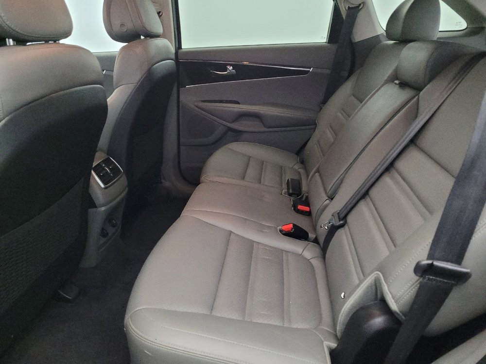 Used 2016 Kia Sorento EX image 18