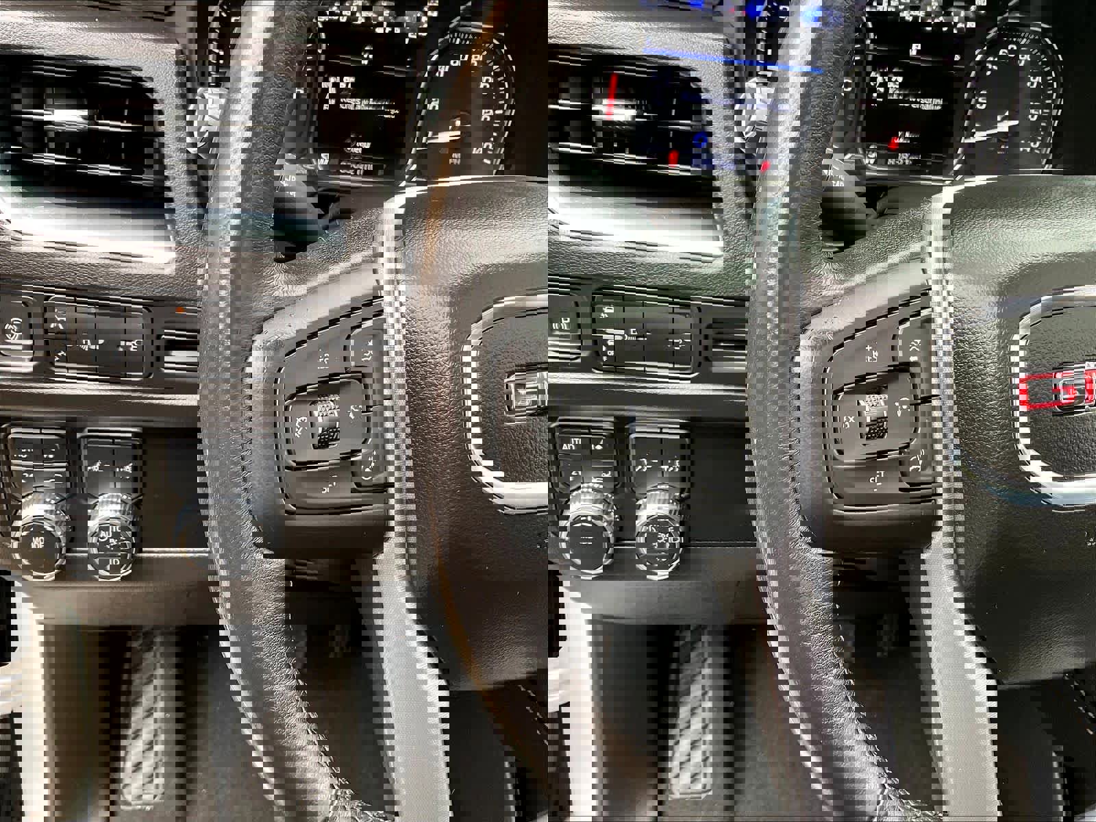 Used 2021 GMC Yukon SLT w/ SLT Premium Package image 24