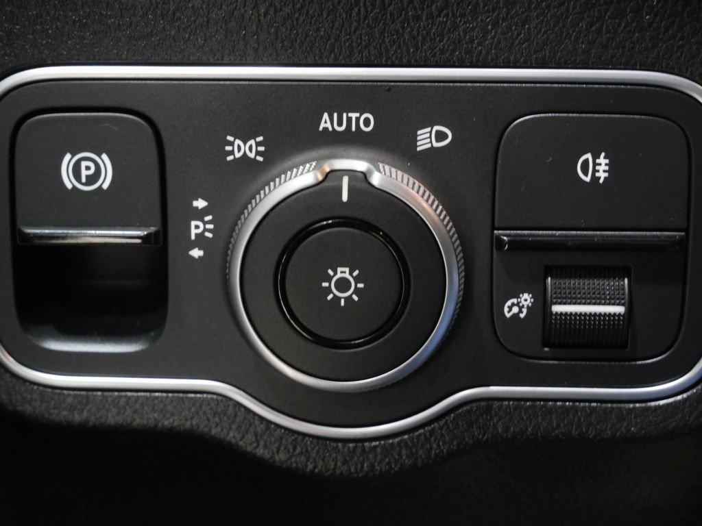 Used 2023 Mercedes-Benz GLA 250 4MATIC image 15