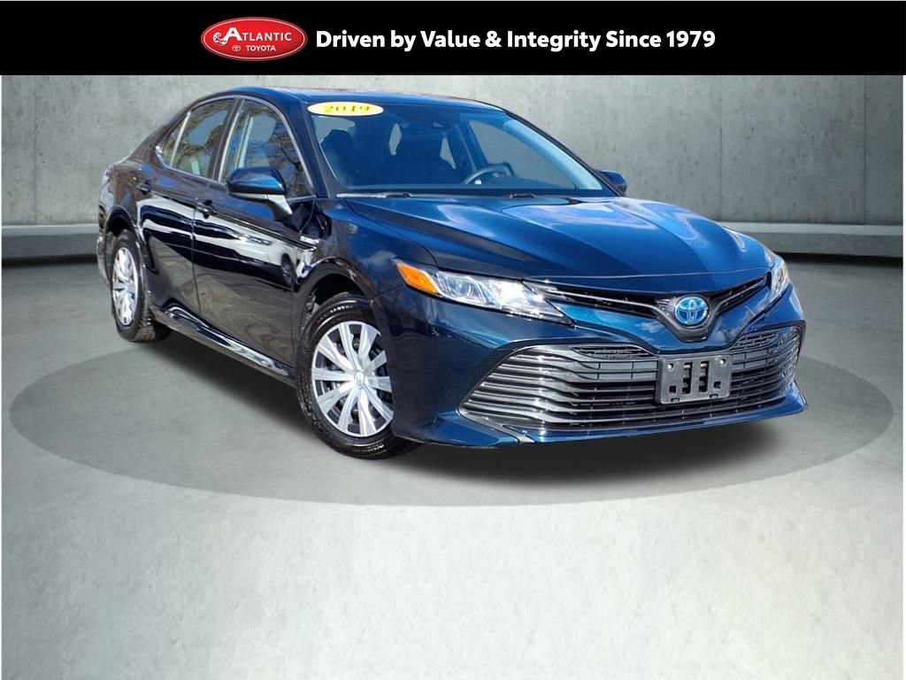 Used 2019 Toyota Camry LE image 1