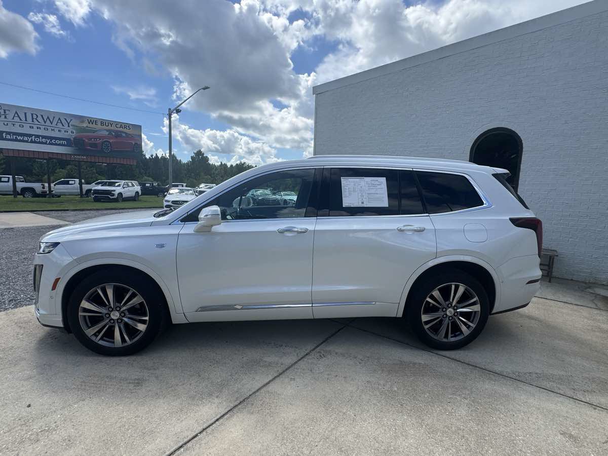 Used 2020 Cadillac XT6 Premium Luxury FWD image 2