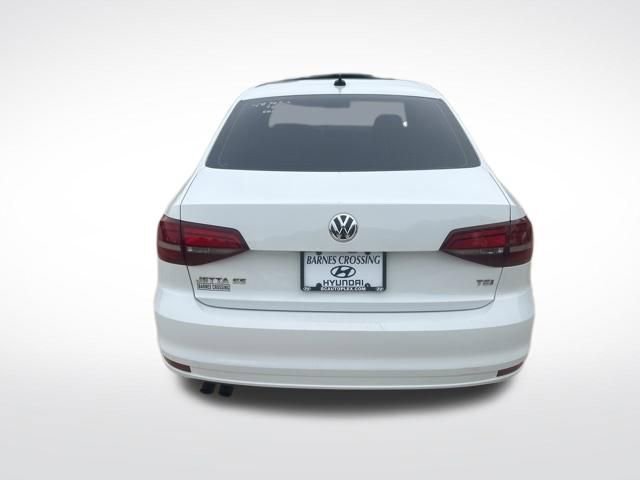 Used 2018 Volkswagen Jetta SE FWD image 4