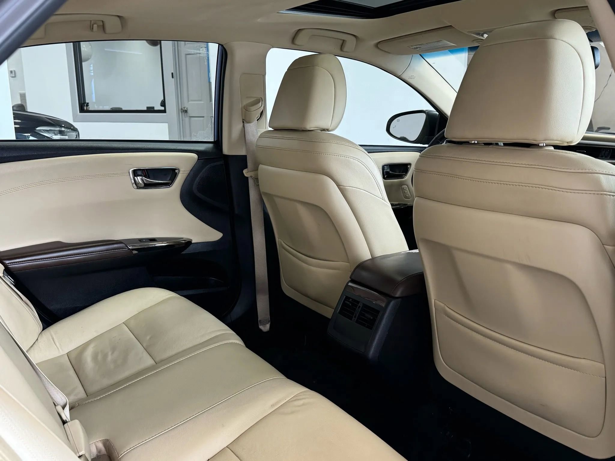 Used 2015 Toyota Avalon XLE image 26