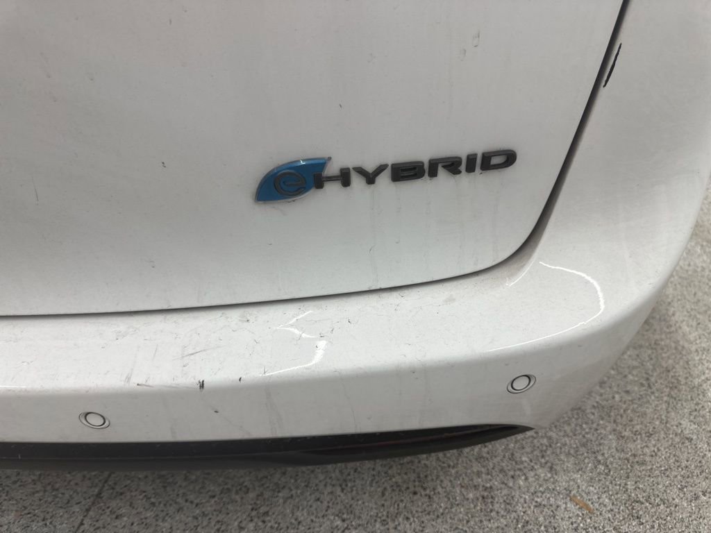 Used 2024 Chrysler Pacifica Select image 15