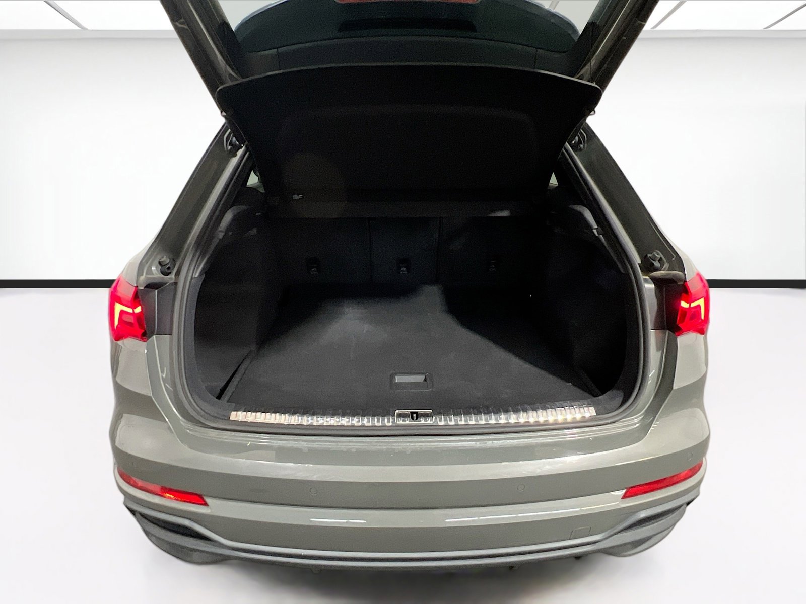 Used 2023 Audi Q3 2.0T Premium image 19