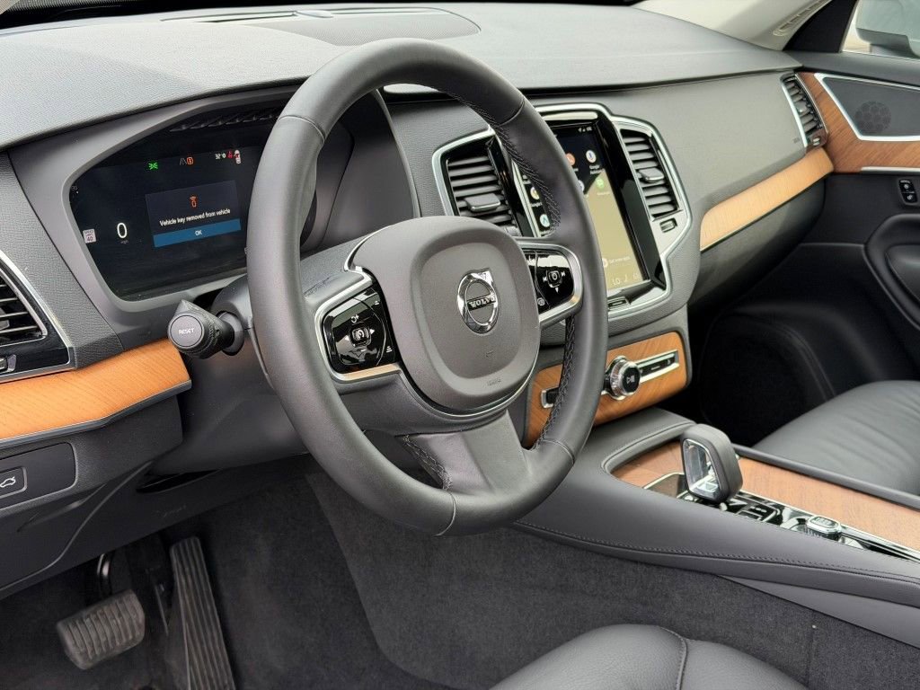 Certified 2025 Volvo XC90 B6 Plus image 25