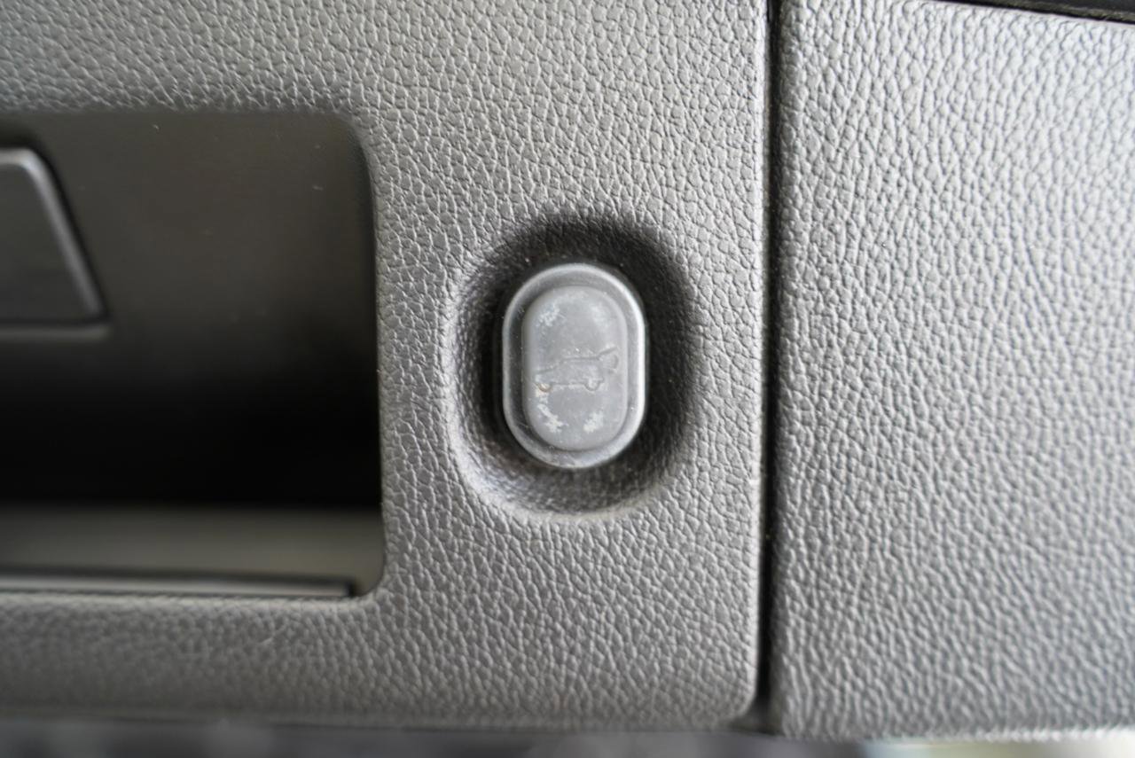 Used 2018 Cadillac Escalade Platinum image 38