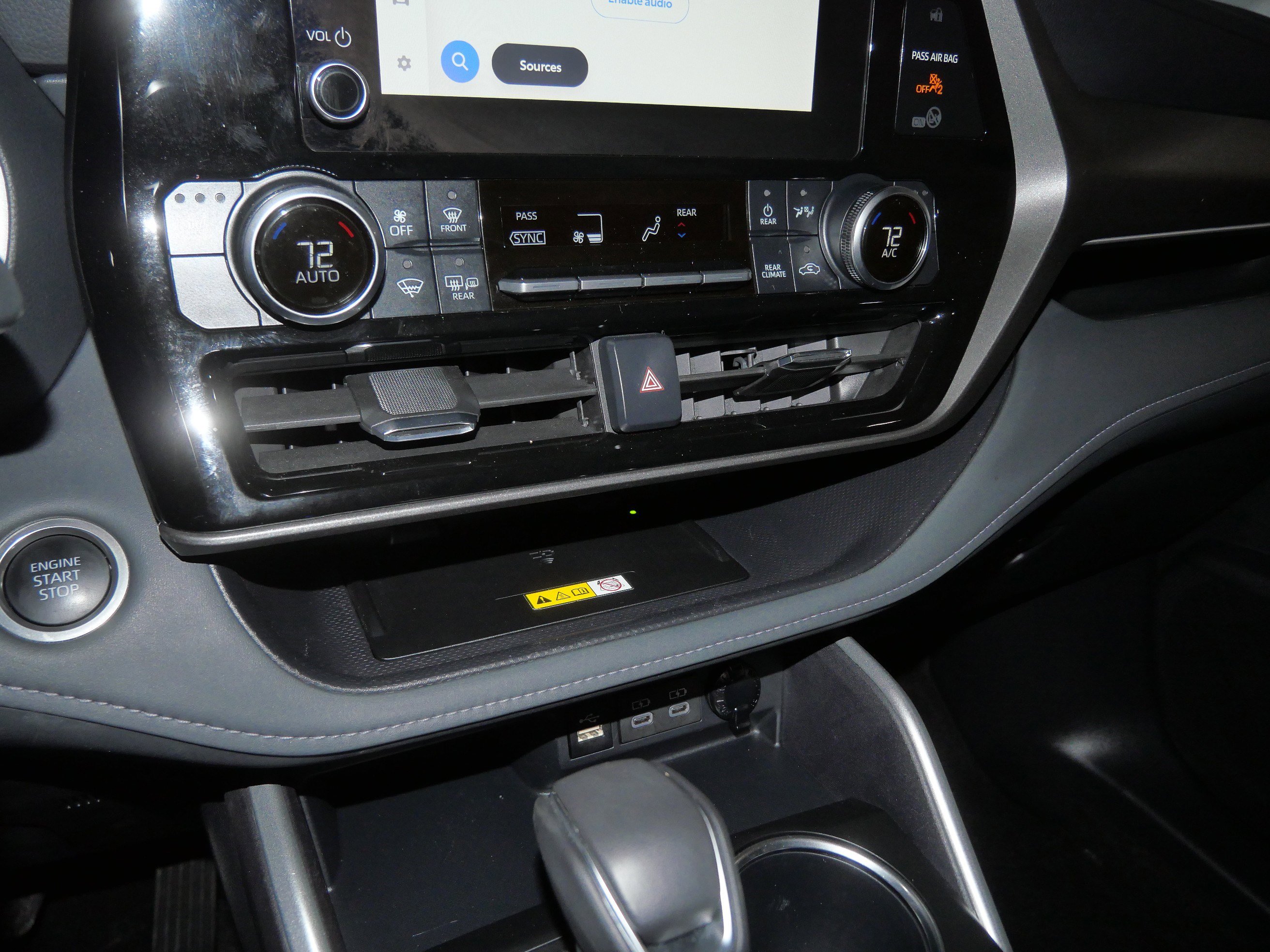 Used 2024 Toyota Highlander XLE image 25