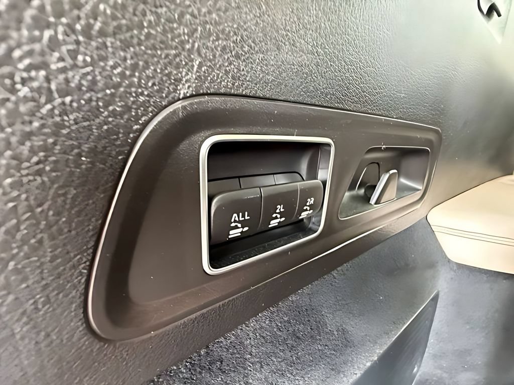 Used 2022 Mercedes-Benz GLS 450 4MATIC image 34