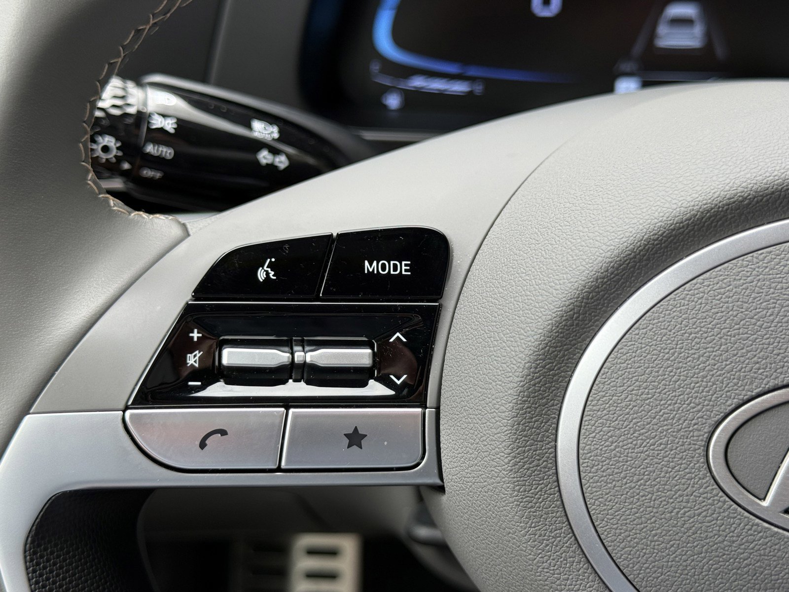 Certified 2025 Hyundai Elantra Sport image 20