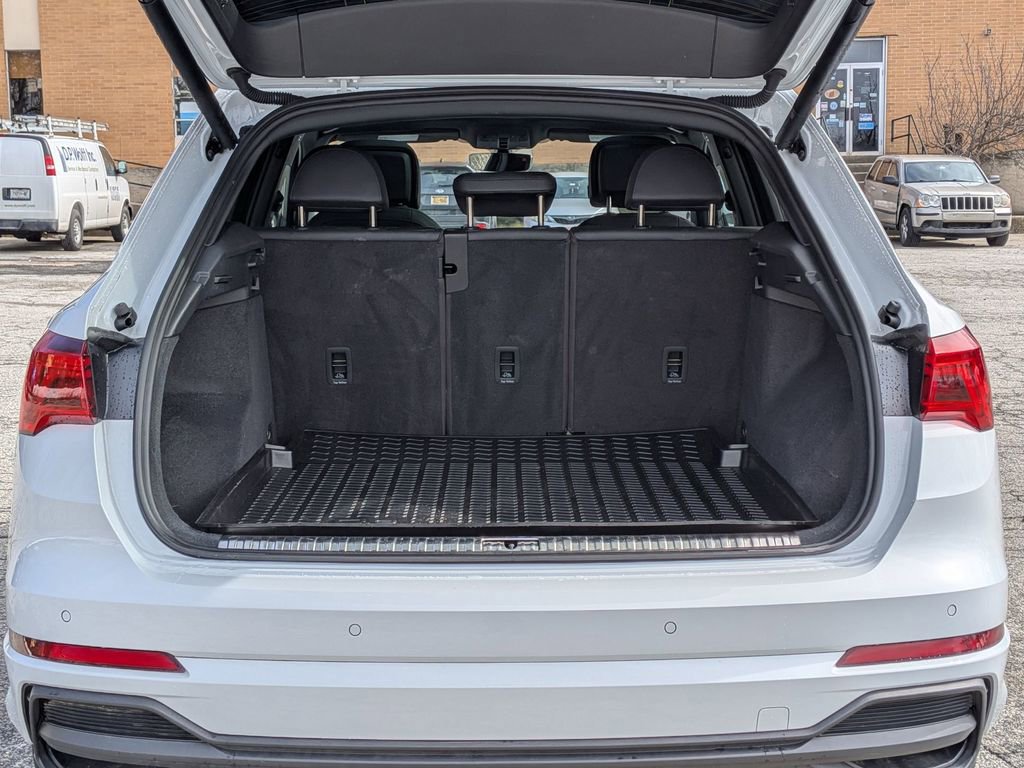 Used 2023 Audi Q3 2.0T Premium Plus w/ Premium Plus Package image 5