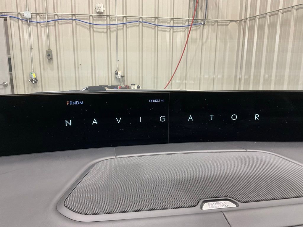 Used 2025 Lincoln Navigator Black Label image 18