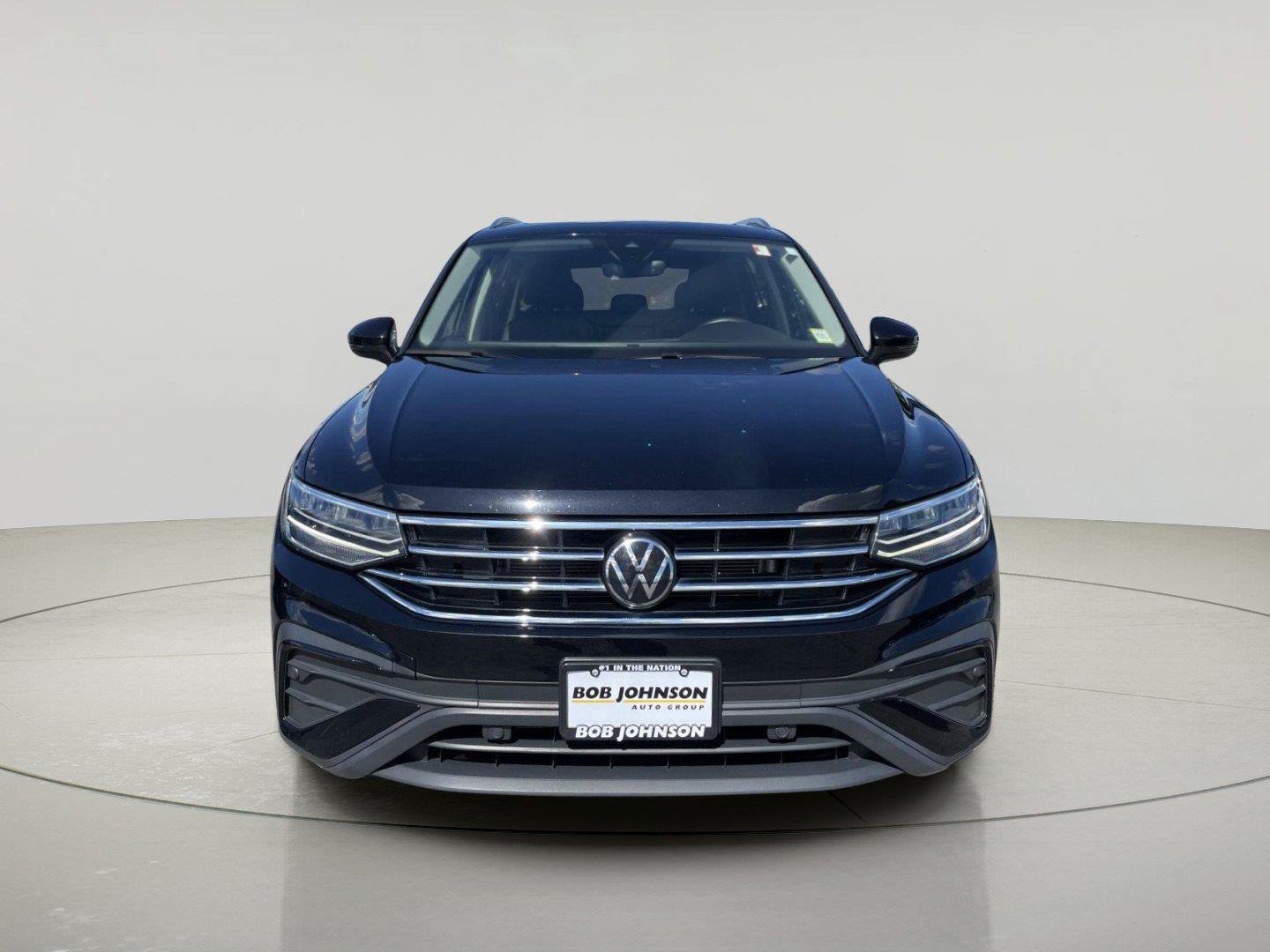 Used 2024 Volkswagen Tiguan SE AWD/4WD image 2