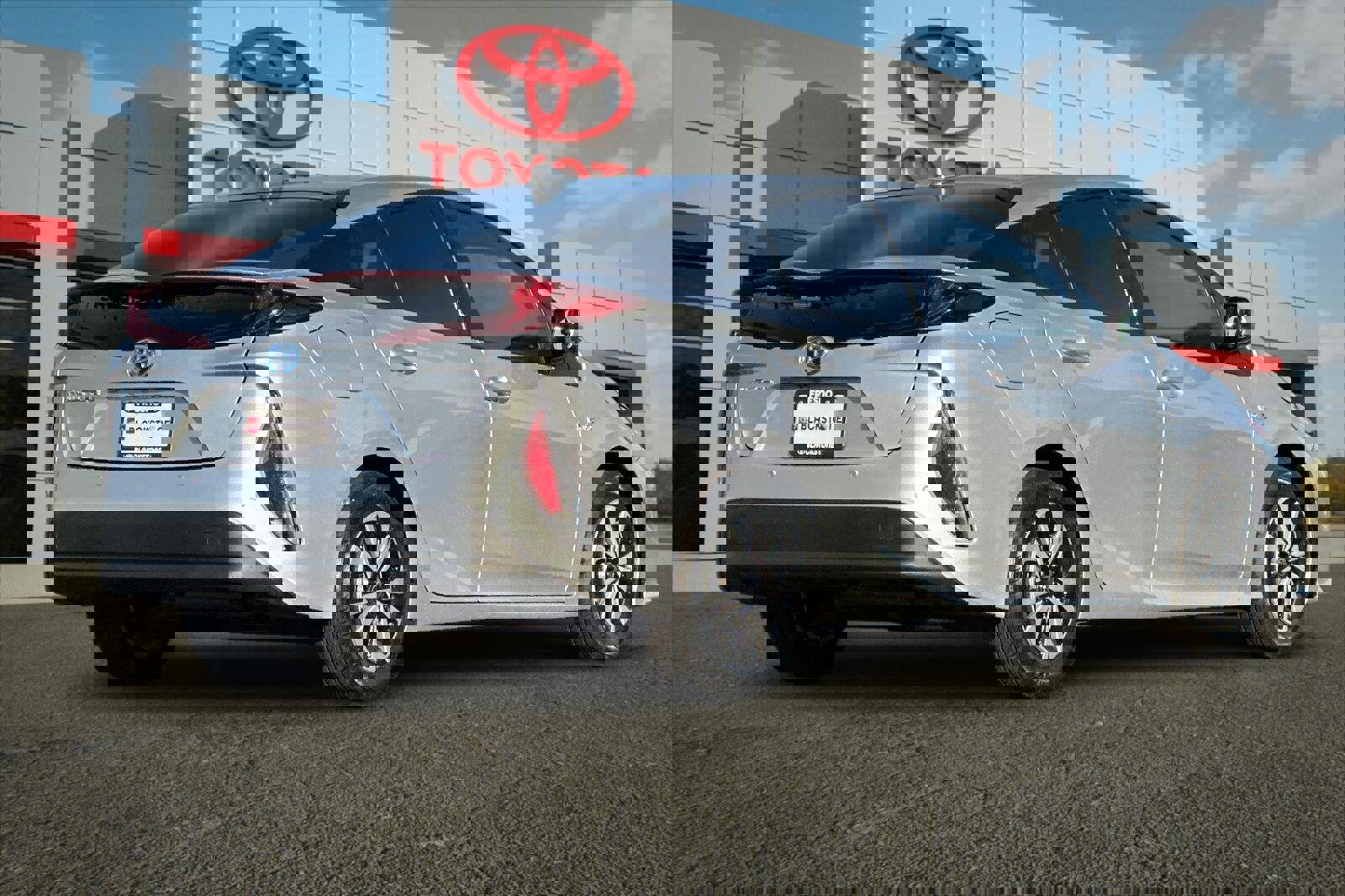 Certified 2019 Toyota Prius Prime Advanced w/ Preferred Accessory Package image 3