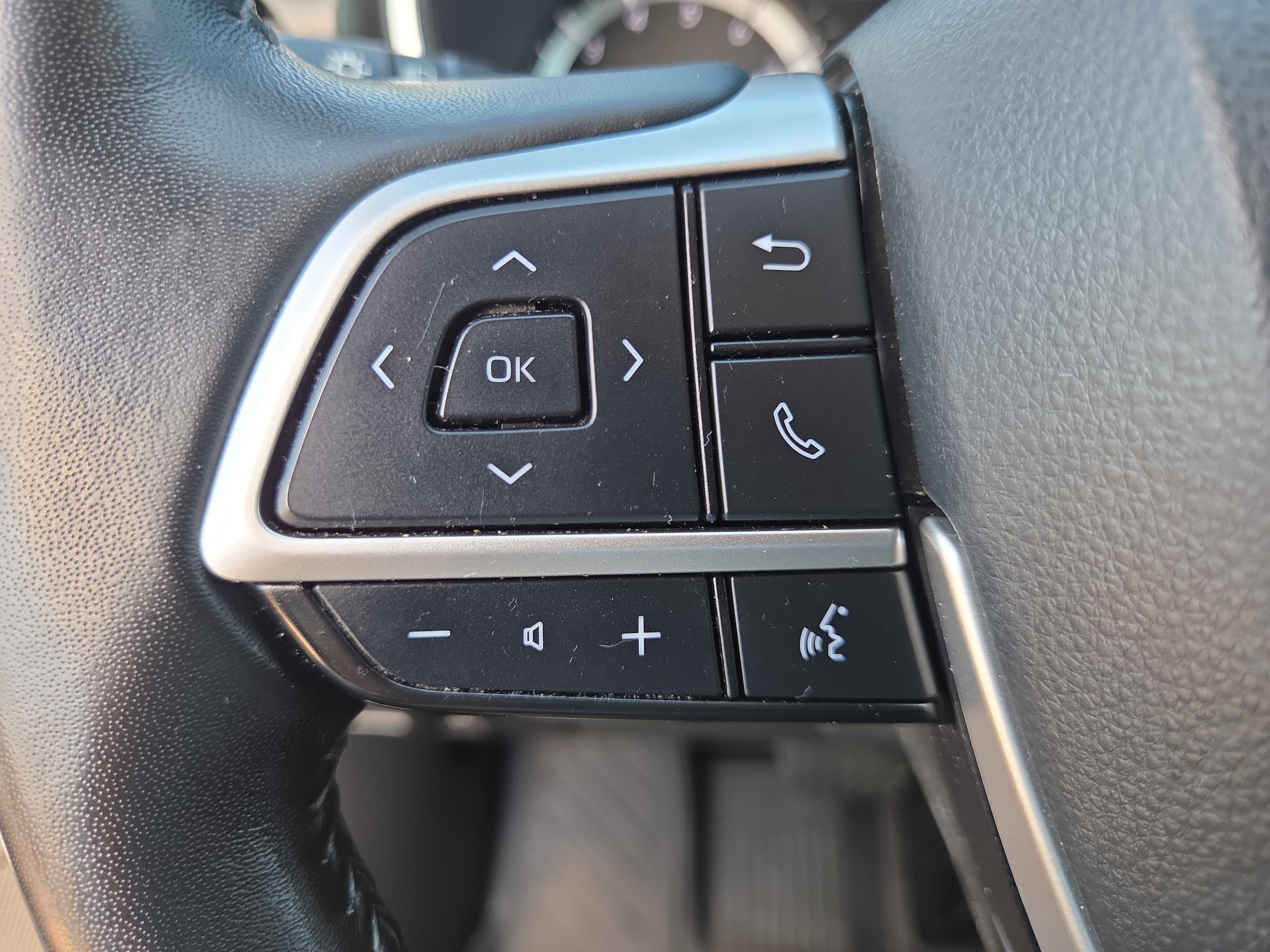 Used 2023 Toyota Highlander XLE AWD/4WD image 26