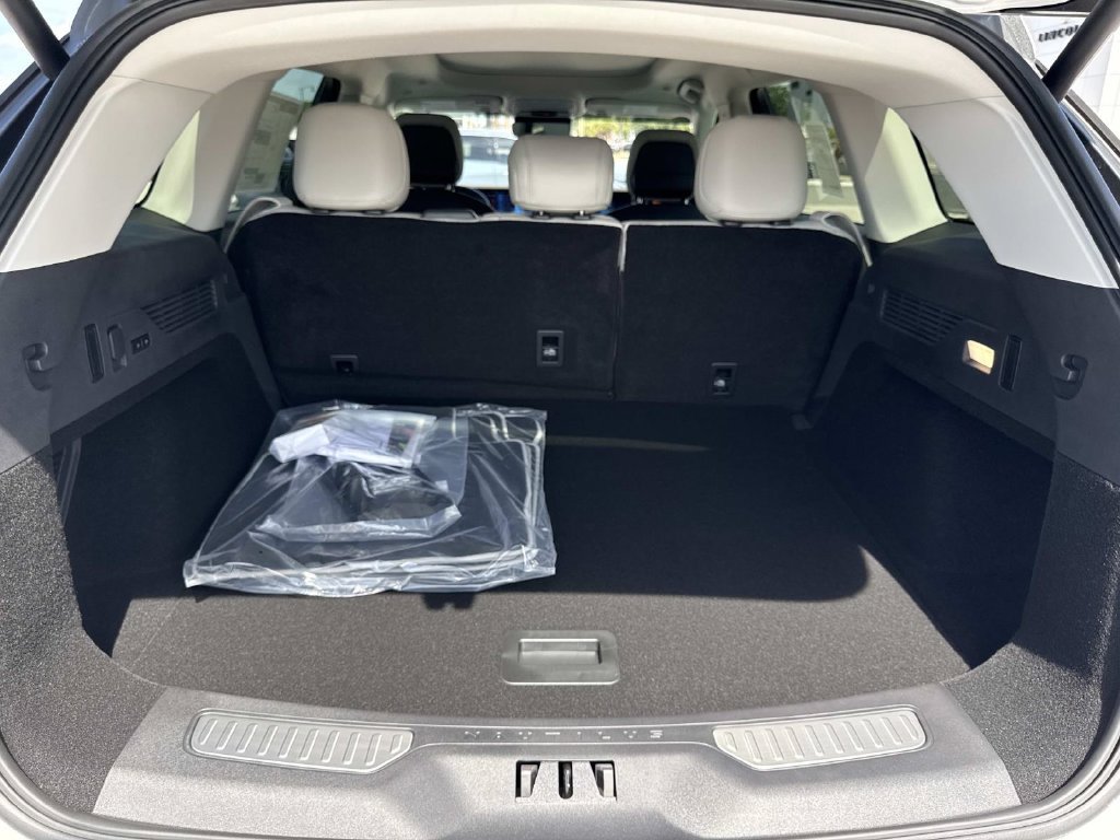 New 2026 Lincoln Nautilus Premier w/ Equipment Group 102A AWD/4WD image 11
