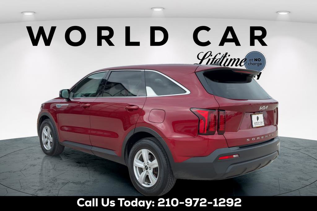 Used 2022 Kia Sorento LX image 5