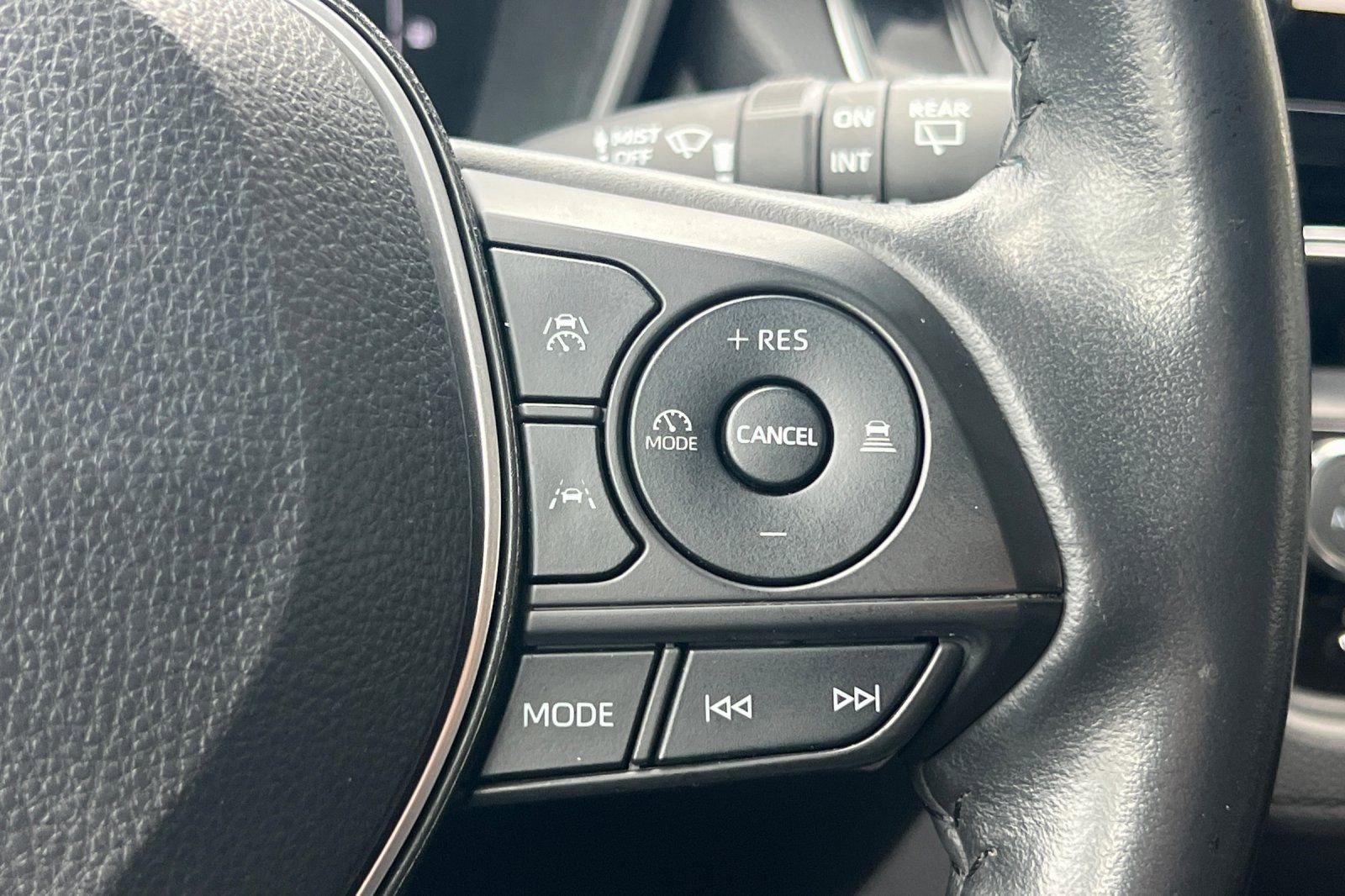 Certified 2023 Toyota Corolla Cross XLE image 30