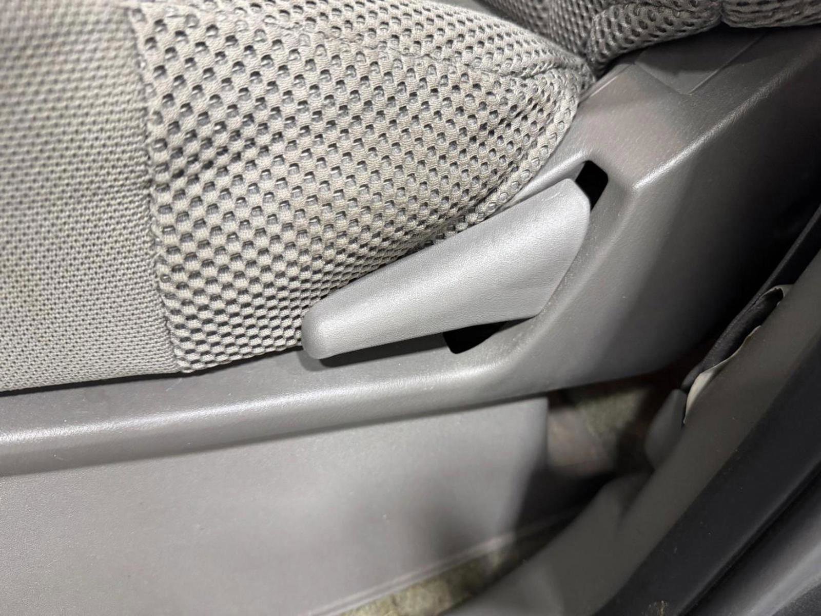 Used 2016 Nissan Frontier SV image 25