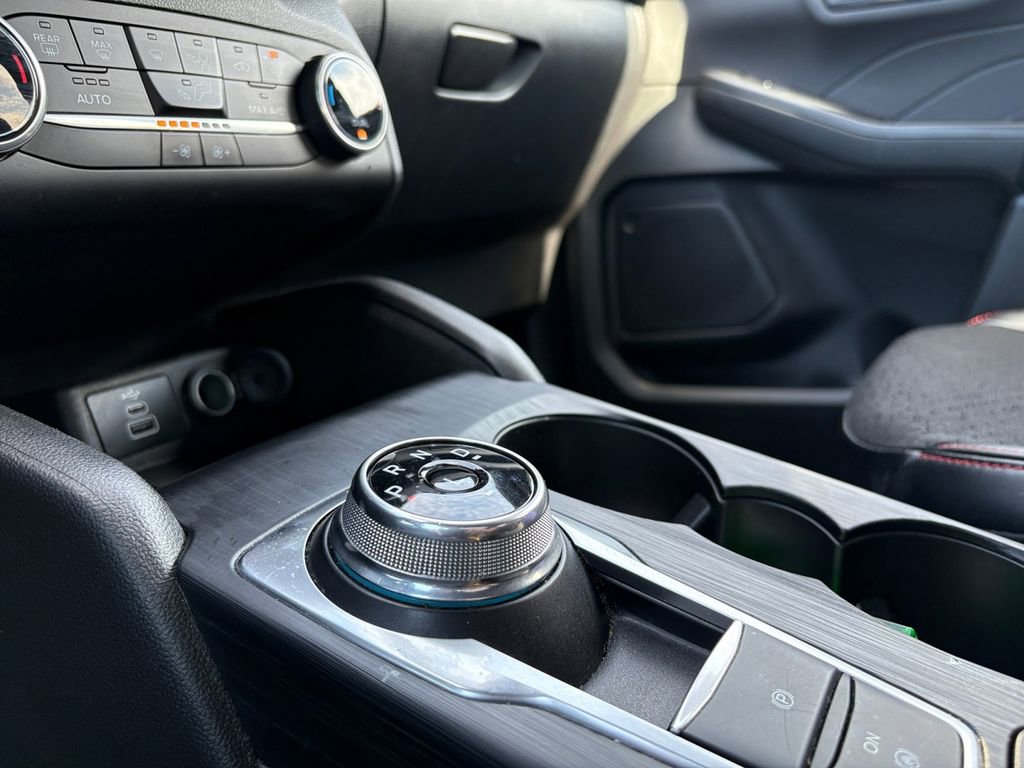 Used 2025 Ford Escape ST-Line image 27