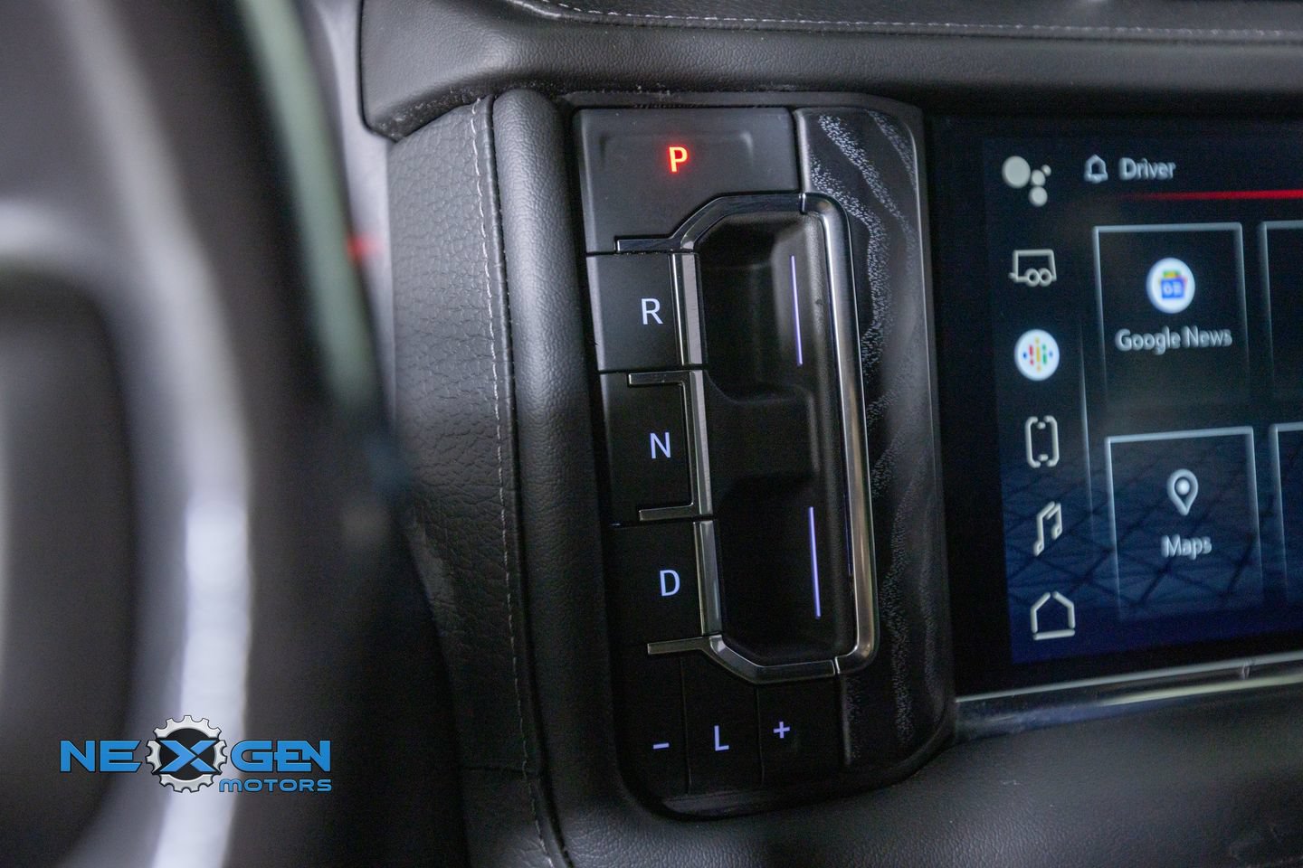 Used 2023 GMC Yukon Denali w/ Advanced Technology Package AWD/4WD image 17