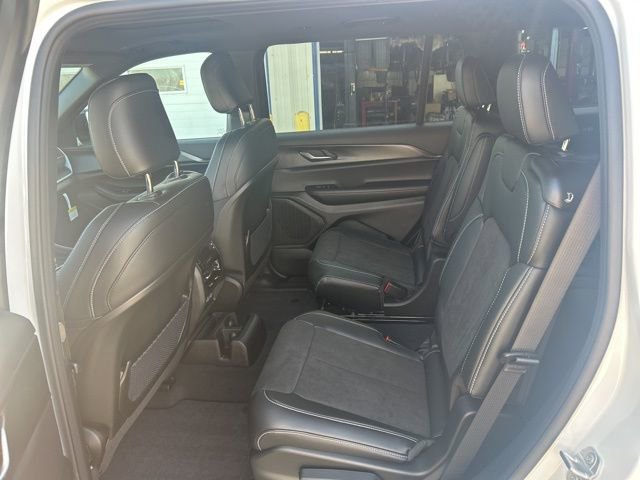 New 2025 Jeep Grand Cherokee L Altitude image 45