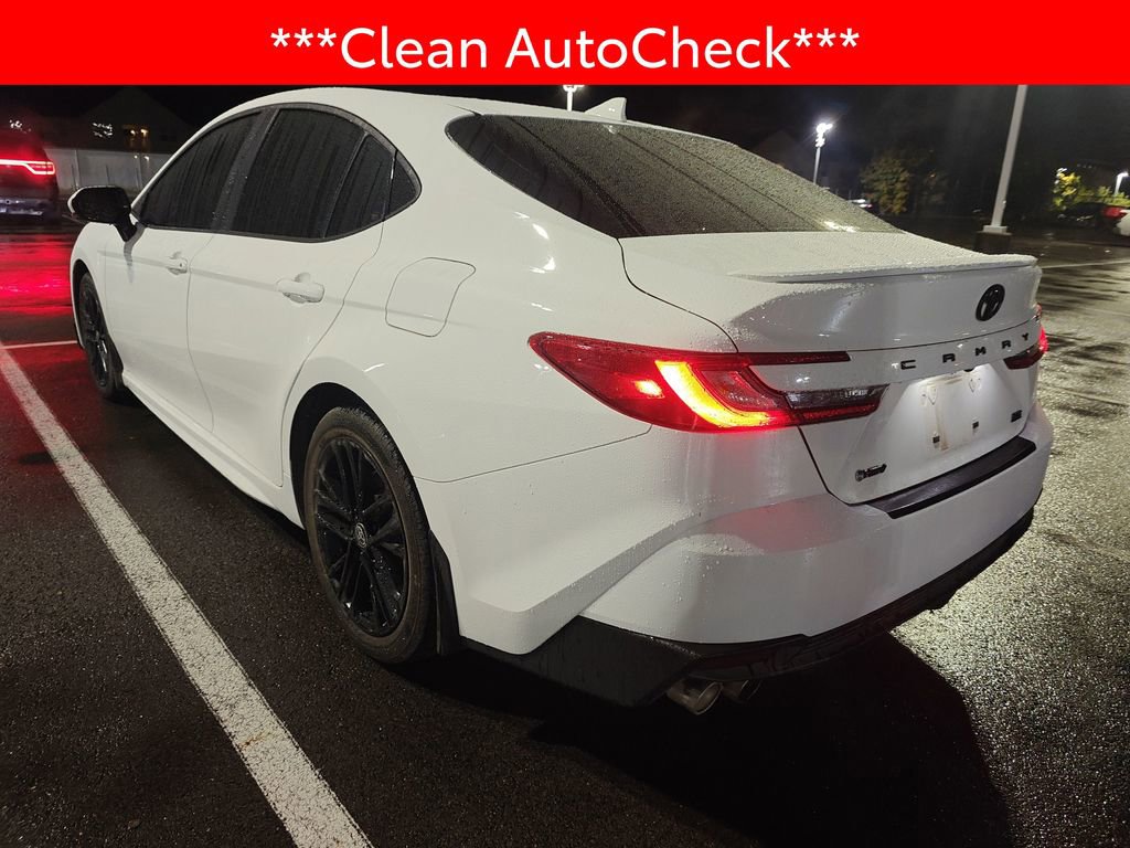 Used 2025 Toyota Camry SE image 4