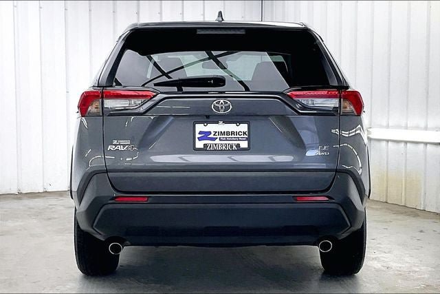 Used 2022 Toyota RAV4 LE AWD/4WD image 4