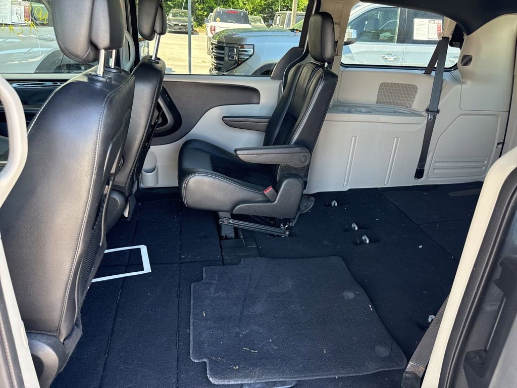 Used 2018 Dodge Grand Caravan SXT image 9
