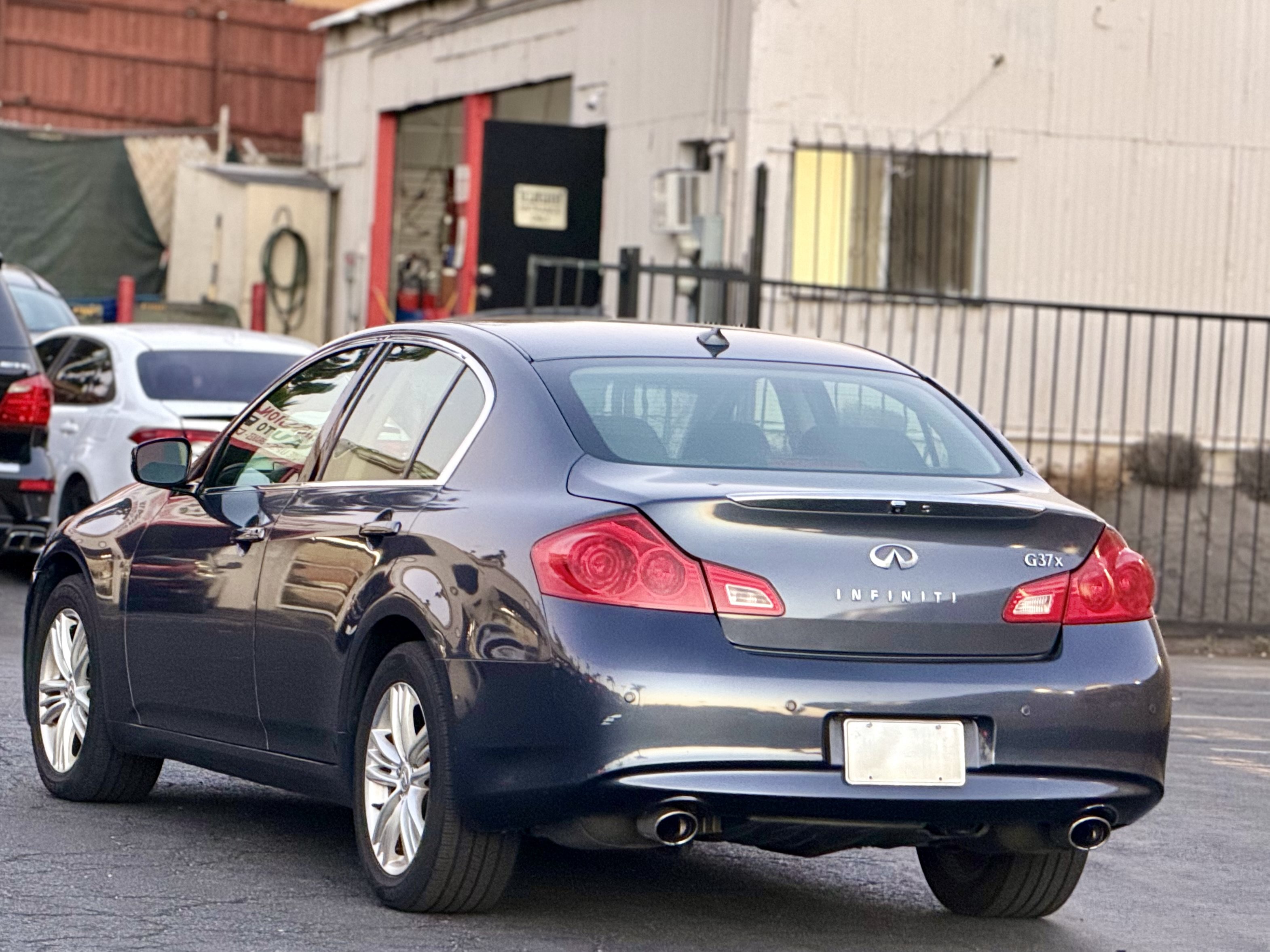Used 2012 INFINITI G37 x Sedan w/ Premium Pkg AWD/4WD image 5