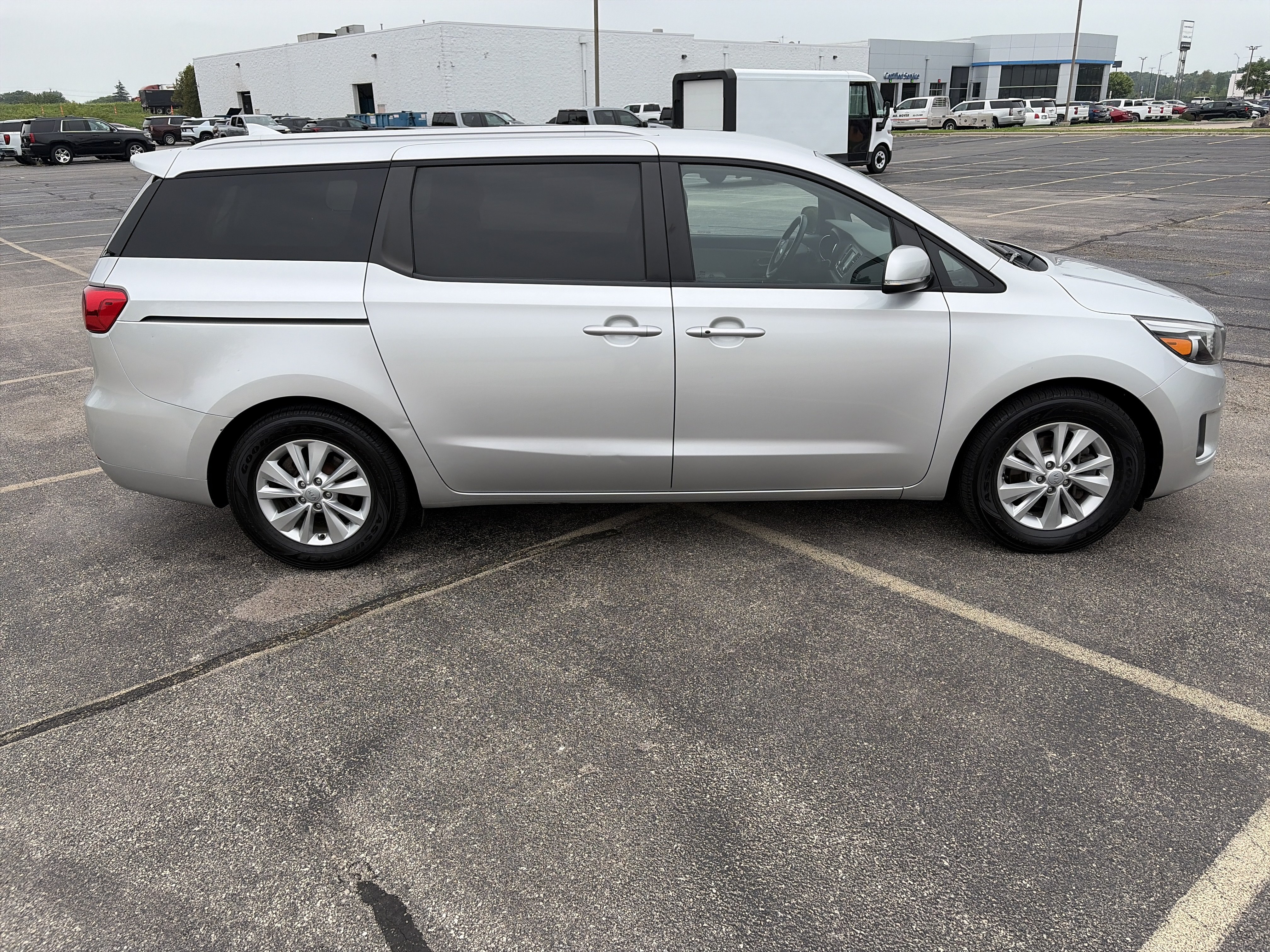 Used 2017 Kia Sedona LX w/ LX Essentials Premium Package FWD image 7