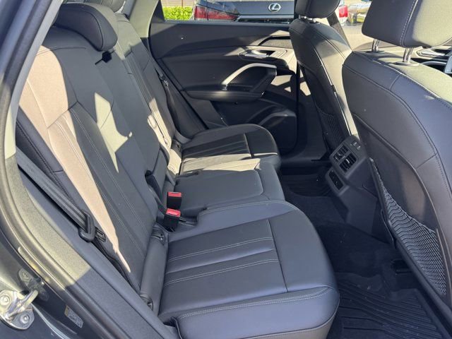 Used 2025 Audi Q5 Premium w/ Convenience Package AWD/4WD image 30