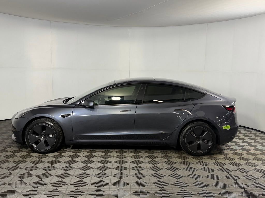 Used 2023 Tesla Model 3 Standard Range image 9