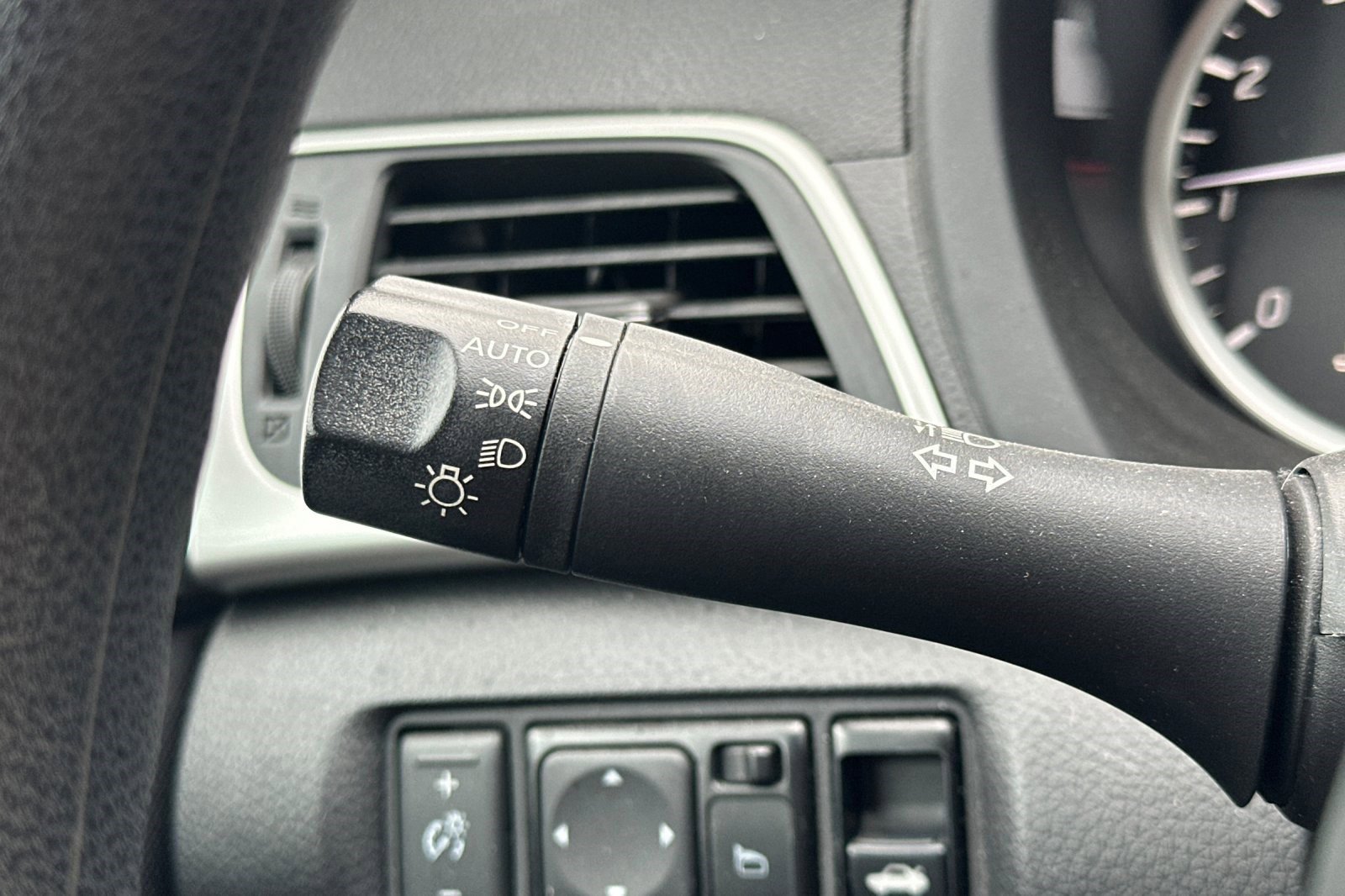 Used 2018 Nissan Sentra S image 29