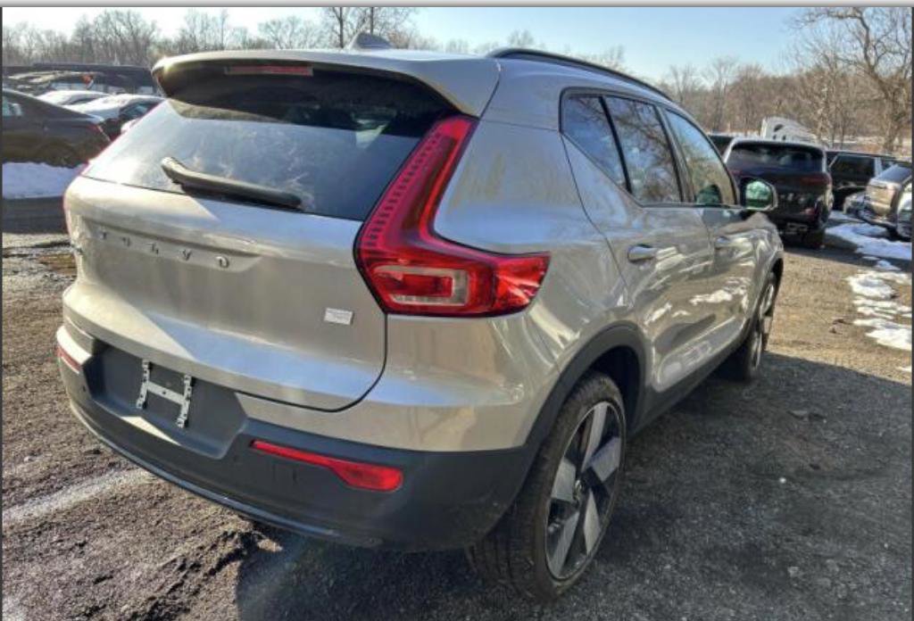 Used 2023 Volvo XC40 Recharge Ultimate image 17