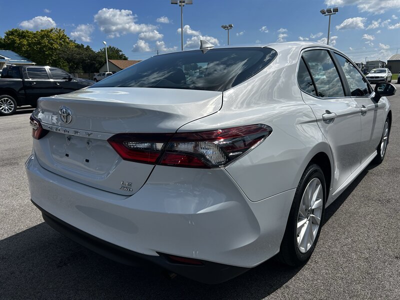 Used 2022 Toyota Camry LE w/ Carpet Mat Package (TMS) AWD/4WD image 3