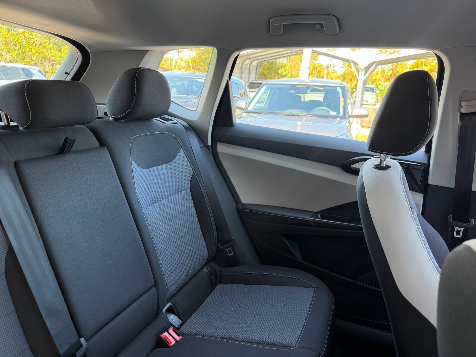 Used 2025 Volkswagen Taos S AWD/4WD image 32