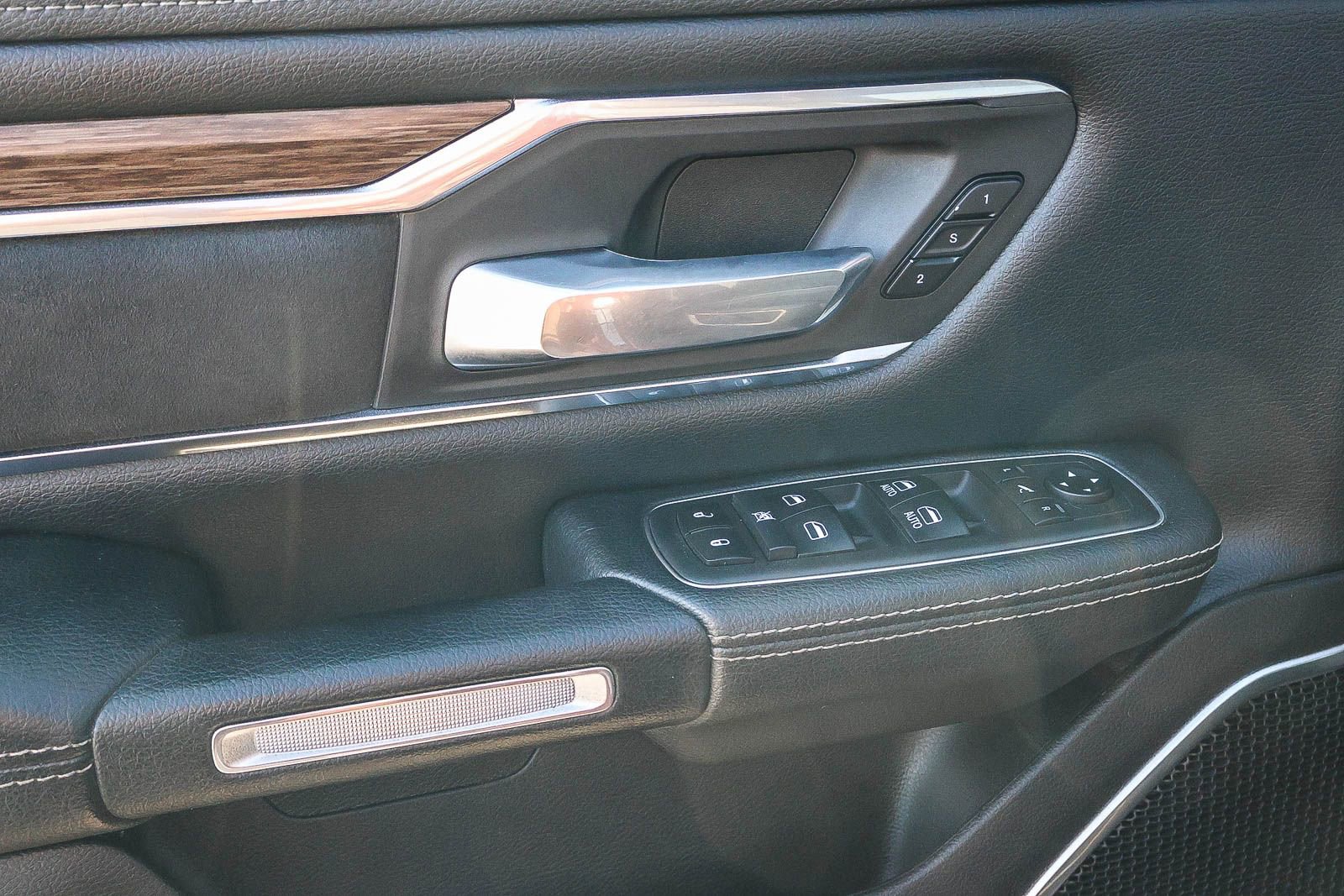 Used 2019 RAM 1500 Laramie image 32