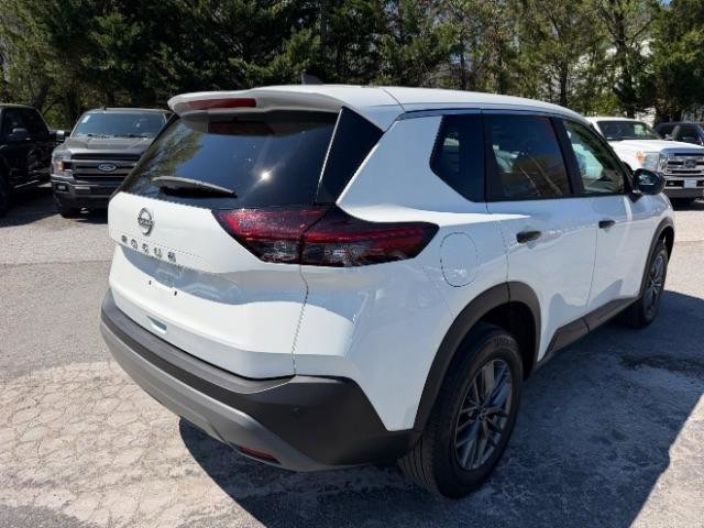 Used 2023 Nissan Rogue S image 6