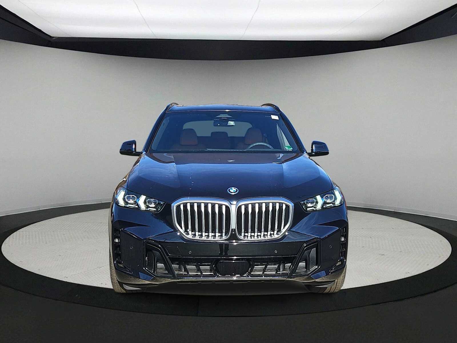 Used 2026 BMW X5 xDrive50e w/ M Sport Package AWD/4WD image 3