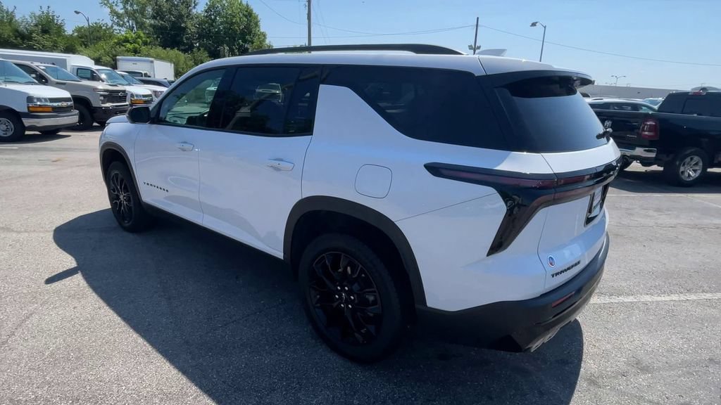 New 2026 Chevrolet Traverse LT w/ Midnight/Sport Edition FWD image 8