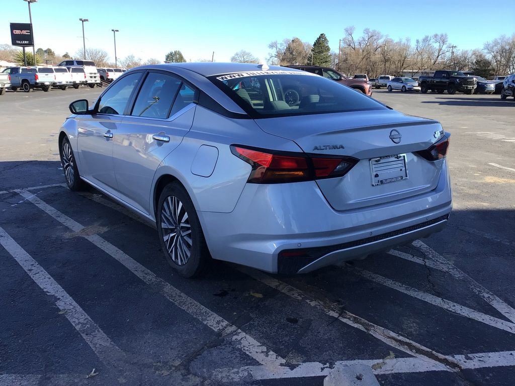 Used 2024 Nissan Altima 2.5 SV image 4