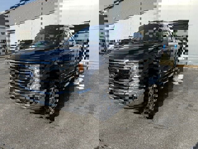 Used 2022 Ford F250 Lariat w/ Chrome Package image 3