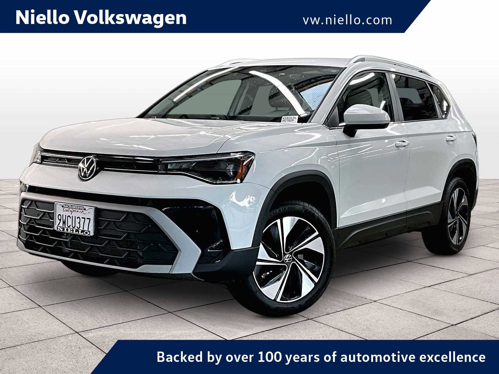 Certified 2025 Volkswagen Taos SE AWD/4WD image 1
